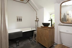 6CW_Bathroom- click for photo gallery